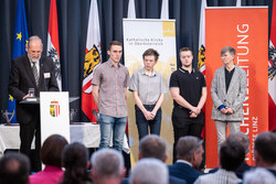 Landeshauptmann Mag. Thomas Stelzer bei der Verleihung des Solidaritätspreises.