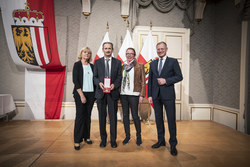 Landeshauptmann Mag. Thomas Stelzer vergibt hohe Auszeichnungen des Landes OÖ.