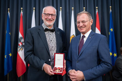 Landeshauptmann Mag. Thomas Stelzer ehrt verdiente Persönlichkeiten im Rahmen einer Feierstunde im Linzer Landhaus. 