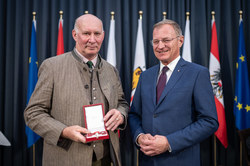 Landeshauptmann Mag. Thomas Stelzer ehrt verdiente Persönlichkeiten im Rahmen einer Feierstunde im Linzer Landhaus. 