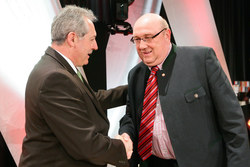 Landesrat Sigl ehrt die Landesmeister des Sports in der Kürnberghalle