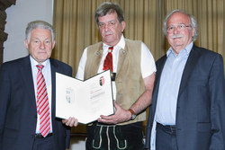 Landeshauptmann Dr.Josef Pühringer verleiht an verdiente Persönlichkeiten Kunsulententitel und die Kulturmedaille
EHrentitel KONSULENT
JOSEF AHAMMER