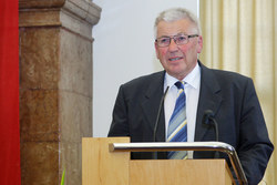 Landeshauptmann Dr.Josef Pühringer verleiht an verdiente Persönlichkeiten Kunsulententitel und die Kulturmedaille