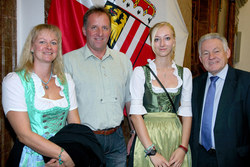 Landeshauptmann Dr.Josef Pühringer empfängt ausgezeichnete Lehrlinge im Linzer Landhaus