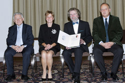 Verleihung von Konsulententitel -und Kulturmedaillen an verdiente Persönlichkeiten durch Landeshauptmann Dr.Josef Pühringer