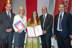 Überreichung der Diplome durch Landesrätin Mag. Doris Hummer