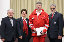 Überreichung der OÖ Rettungsdienstmedaille an verdiente Mitarbeiter des Österreichischen Roten Kreuzes Landesverband Oberösterreich durch Landeshauptmann Dr.Josef Pühringer