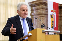 Konsulenten- und Kulturmedaillenverleihung an verdiente Persölichkeiten mit Landeshauptmann Dr.Josef Pühringer
