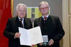 Verleihung von Kulturauszeichnungen durch Landeshauptmann Dr.Josef Pühringer an verdiente Persönlichkeiten
STELZHAMMER-PLAKETTE 
KONS. KARLHEINZ SANDNER