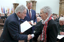 Ehrenzeichenverleihung des Landes an Funktionäre des OÖ Seniorenbundes Verdienstmedaille an Gemeinderätin
Eleonore HINTERBERGER
