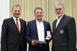 Ehrung verdienter Blutspender durch Landeshauptmann Mag. Thomas Stelzer und Primar Dr. Walter Aichinger Präs. OÖ Rotes Kreuz