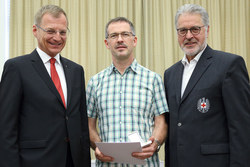 Ehrung verdienter Blutspender durch Landeshauptmann Mag. Thomas Stelzer und Primar Dr. Walter Aichinger Präs. OÖ Rotes Kreuz