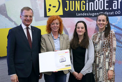 Landeshauptmann Mag. Stelzer übergibt die Auszeichnung Junge Gemeinde