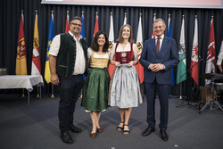 Landeshauptmann Mag. Thomas Stelzer empfängt ausgezeichnete Maturantinnen und Maturanten im Steinernen Saal des Linzer Landhauses.