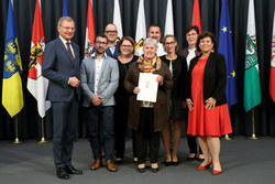 Verleihung Konsulententitel für Soziales und Humanitätsmedaillen durch LR Birgit Gerstorfer und LH Mag. Thomas Stelzer