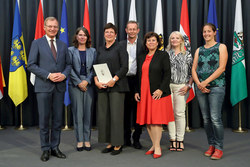 Verleihung Konsulententitel für Soziales und Humanitätsmedaillen durch LR Birgit Gerstorfer und LH Mag. Thomas Stelzer
