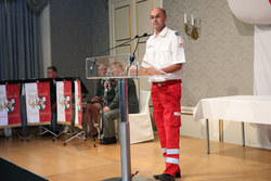 Landeshauptmann Mag. Thomas Stelzer überreicht Rettungs-Dienstmedaillen im Redoutensaal Linz.