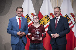 Landeshauptmann Mag. Thomas Stelzer und Landesrat Markus Achleitner empfangen die Teilnehmerinnen und Teilnehmer der Special Olympics.