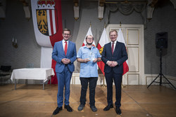 Landeshauptmann Mag. Thomas Stelzer und Landesrat Markus Achleitner empfangen die Teilnehmerinnen und Teilnehmer der Special Olympics.