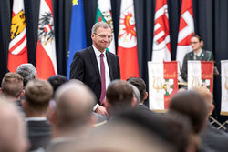 Empfang ausgemusterte Offiziere und Unteroffiziere durch Landeshauptmann Mag. Thomas Stelzer im Landhaus 