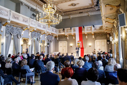 Lehrertitelverleihung durch Landeshauptmann Mag. Thomas Stelzer 

Aufgrund der derzeitigen gesundheitlichen Lage wurden die Fotos ohne Maske COVID-konform Outdoor aufgenommen.