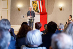 Lehrertitelverleihung durch Landeshauptmann Mag. Thomas Stelzer 

Aufgrund der derzeitigen gesundheitlichen Lage wurden die Fotos ohne Maske COVID-konform Outdoor aufgenommen.