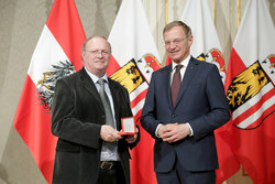 Verleihung von Bundesauszeichnungen durch LH Mag. Thomas Stelzer.