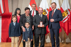 Verleihung von Bundesauszeichnungen durch LH Mag. Thomas Stelzer.