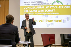 Fachtagung von Abfallwirtschaft zur Kreislaufwirtschaft in Oberösterreich mit Landesrat Stefan Kaineder.