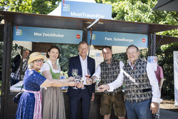 Landeshauptmann Mag. Thomas Stelzer zu Besuch beim Genuss- und Erlebnisfestival ‚OÖ Sommerfrische‘ im Wiener Stadtpark.