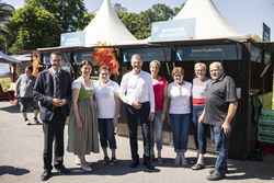 Landeshauptmann Mag. Thomas Stelzer zu Besuch beim Genuss- und Erlebnisfestival ‚OÖ Sommerfrische‘ im Wiener Stadtpark.