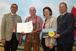  Preisverleihung des Agrarpreises 2022 durch Landesrätin Michaela Langer-Weninger