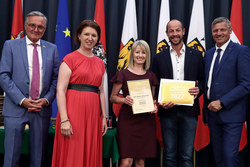 Auszeichnungsfeier Genussland Handelspartner Gold und Messerundgang mit Landesrätin Michaela Langer-Weninger