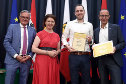 Auszeichnungsfeier Genussland Handelspartner Gold und Messerundgang mit Landesrätin Michaela Langer-Weninger