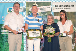 Auszeichnung Bienenfreundliche Gemeinden durch Landesrat Stefan Kaineder