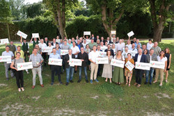 Auszeichnung Bienenfreundliche Gemeinden durch Landesrat Stefan Kaineder