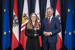 Landeshauptmann Mag. Thomas Stelzer empfängt ausgezeichnete Maturantinnen und Maturanten im Steinernen Saal des Linzer Landhauses.