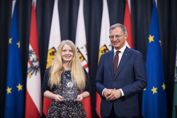 Landeshauptmann Mag. Thomas Stelzer empfängt ausgezeichnete Maturantinnen und Maturanten im Steinernen Saal des Linzer Landhauses.