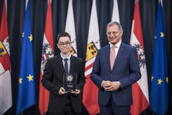 Landeshauptmann Mag. Thomas Stelzer empfängt ausgezeichnete Maturantinnen und Maturanten im Steinernen Saal des Linzer Landhauses.