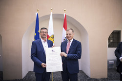 Bürgermeister Roland Pichler (Engelhartszell) und LH Stelzer
