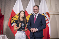 Landeshauptmann Mag. Thomas Stelzer empfängt ausgezeichnete Maturantinnen und Maturanten im Redoutensaal in Linz.