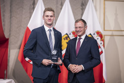 Landeshauptmann Mag. Thomas Stelzer empfängt ausgezeichnete Maturantinnen und Maturanten im Redoutensaal in Linz.