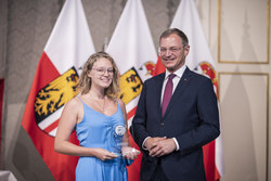 Landeshauptmann Mag. Thomas Stelzer empfängt ausgezeichnete Maturantinnen und Maturanten im Redoutensaal in Linz.