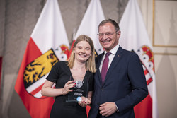 Landeshauptmann Mag. Thomas Stelzer empfängt ausgezeichnete Maturantinnen und Maturanten im Redoutensaal in Linz.