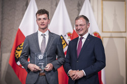 Landeshauptmann Mag. Thomas Stelzer empfängt ausgezeichnete Maturantinnen und Maturanten im Redoutensaal in Linz.