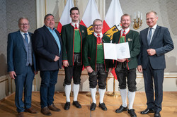 Musikverein St. Agatha

43 Kapellen aus ganz Oberösterreich wurden am 21. September 2022 von Landeshauptmann Mag. Thomas Stelzer im Rahmen eines Festaktes in den Linzer Redoutensälen geehrt. Die Ehrung ist eine besondere Anerkennung für herausragende Leistungen bei Konzert- und Marschwertungen.