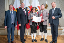 Musikverein Münzbach

43 Kapellen aus ganz Oberösterreich wurden am 21. September 2022 von Landeshauptmann Mag. Thomas Stelzer im Rahmen eines Festaktes in den Linzer Redoutensälen geehrt. Die Ehrung ist eine besondere Anerkennung für herausragende Leistungen bei Konzert- und Marschwertungen.