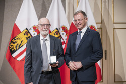 Landeshauptmann Mag. Thomas Stelzer überreicht Kulturauszeichnungen des Landes OÖ.