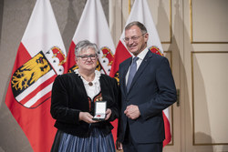 Landeshauptmann Mag. Thomas Stelzer überreicht Kulturauszeichnungen des Landes OÖ.