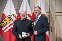 Landeshauptmann Mag. Thomas Stelzer überreicht Kulturauszeichnungen des Landes OÖ.